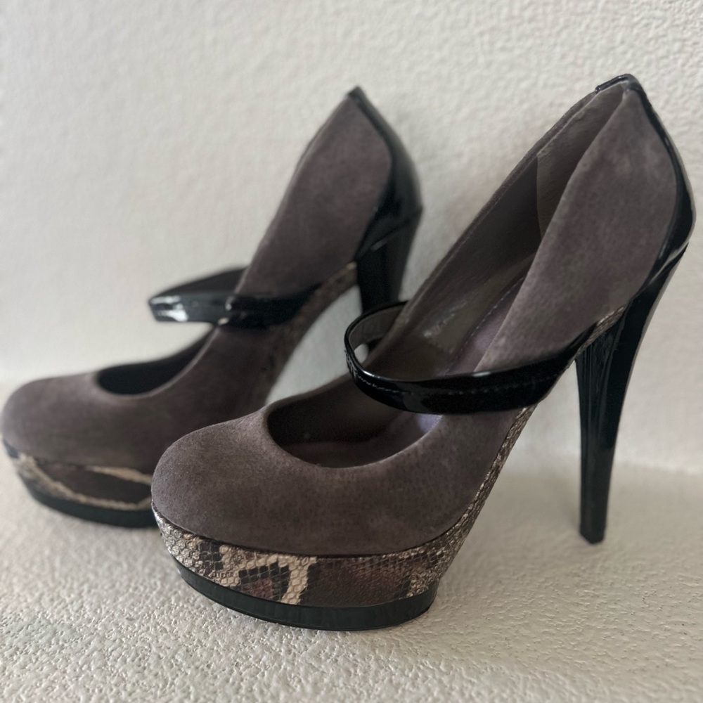 Jessica Simpson snake & sassy!